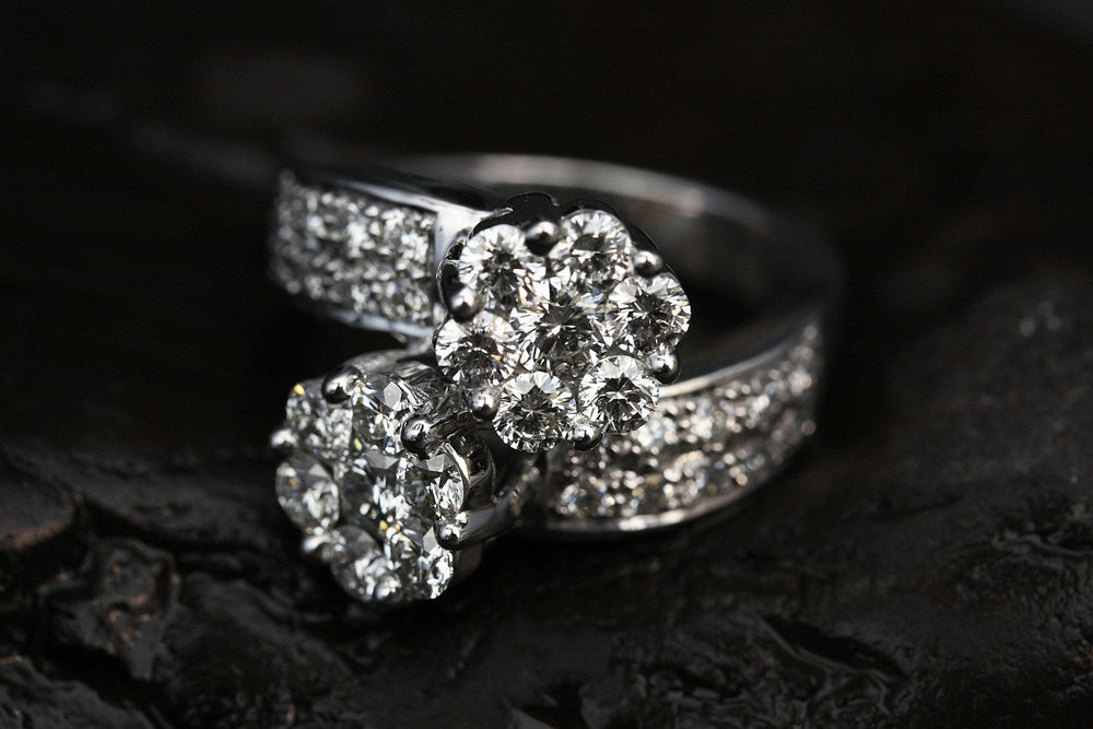 Bague fleur en argent sertie de zircons