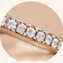 Bague Essentielle, pierre centrale et anneau pavé