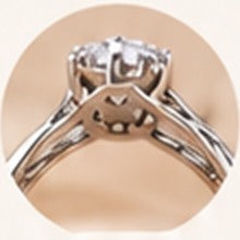 Bague Essentielle, pierre centrale et anneau pavé