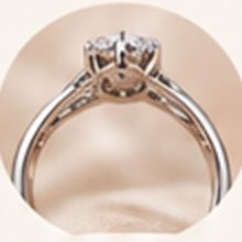 Bague Essentielle, pierre centrale et anneau pavé
