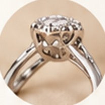 Bague Impériale, pierre ronde entourée d'un halo