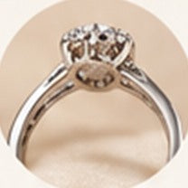 Bague Impériale, pierre ronde entourée d'un halo