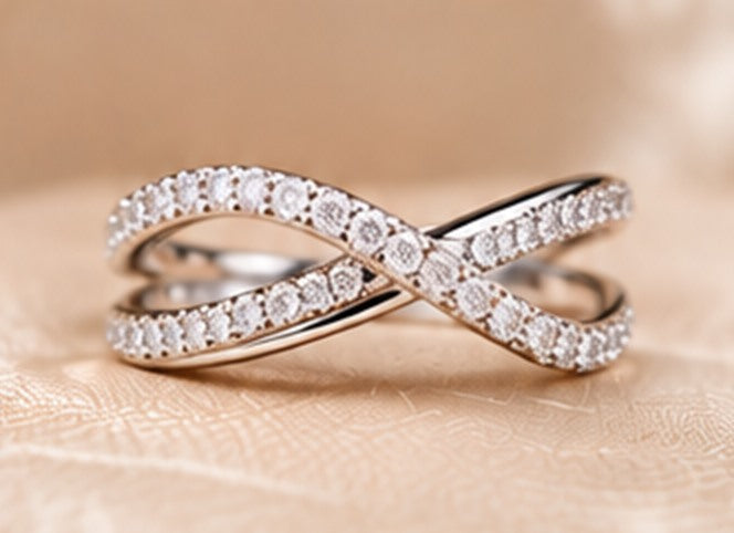 Bague Infini, anneaux croisés pavés