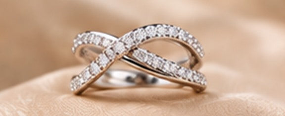 Bague Infini, anneaux croisés pavés