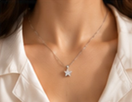 Collier Little Star porté au quotidien