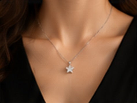Collier Little Star porté en soirée