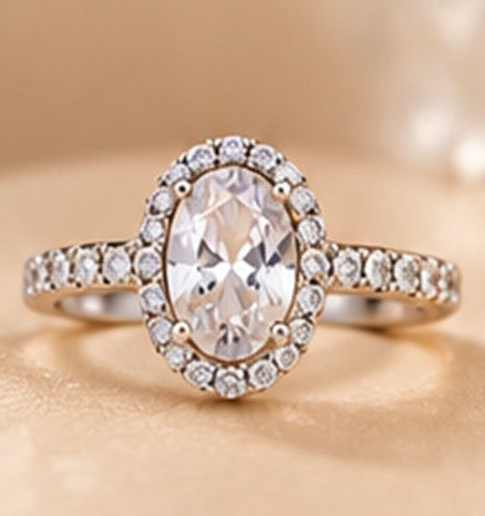 Bague Lumière, pierre ovale et anneau pavé