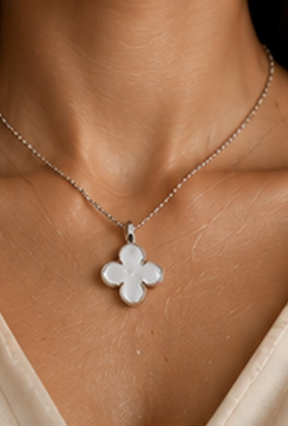 Collier Trèfle Argent 925 porté