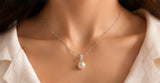 Collier Perle Blanche porté au quotidien