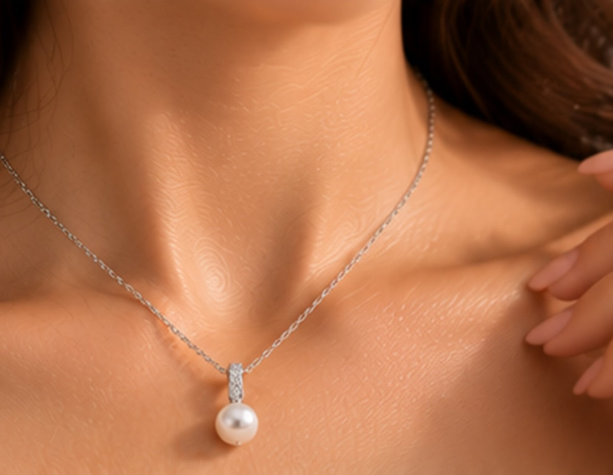 Collier Perle Blanche porté
