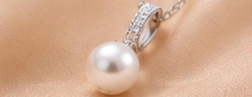 Perle blanche et bélière sertie
