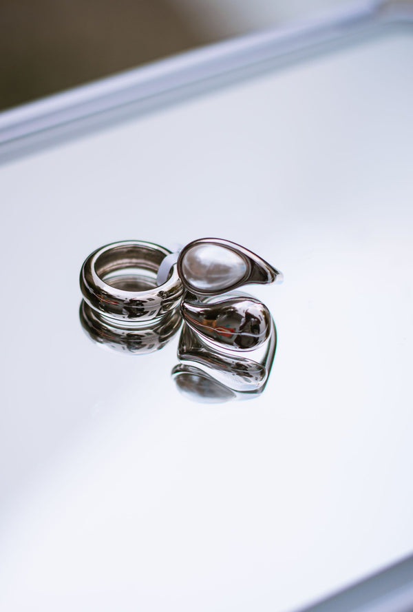 Bague en argent aux courbes fluides