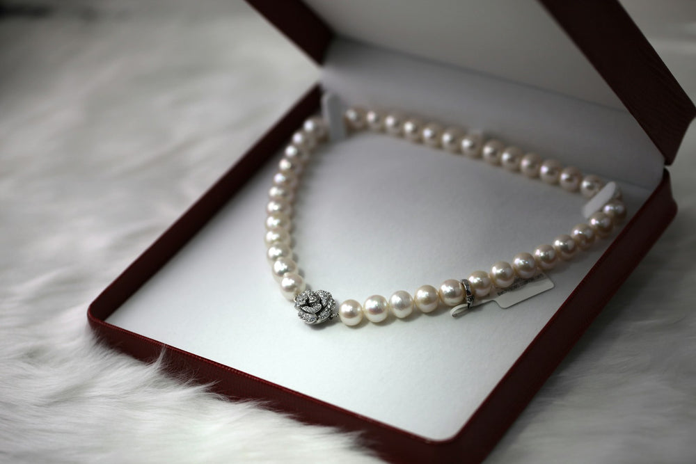 Collier de perles dans son écrin