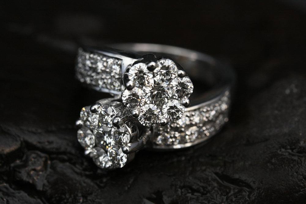 Bague fleur en argent sertie de zircons