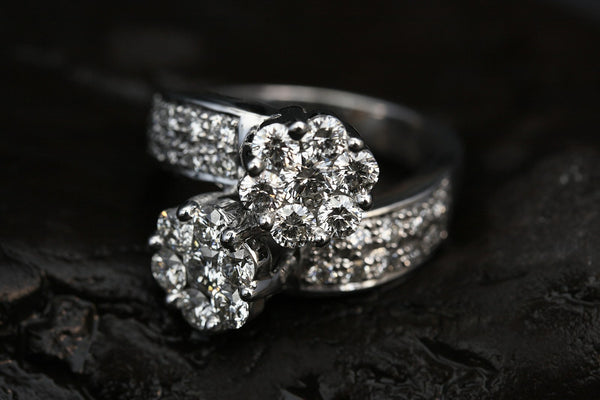 Bague fleur en argent sertie de zircons