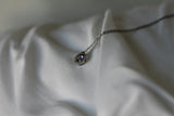 Collier argent 925 à pendentif goutte sur soie