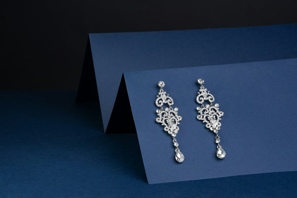 Boucles d'oreilles pendantes en argent ornées de zircons
