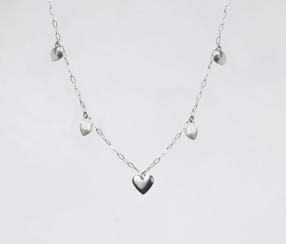 Collier chaîne fine avec petits cœurs en argent 925