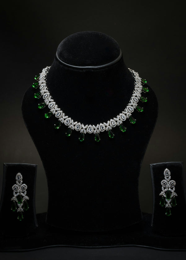 Parure collier et boucles d'oreilles en argent 925 et zircons