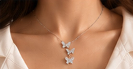 Collier Trio Papillon porté au quotidien
