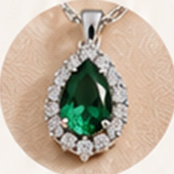 Zircon vert en forme de goutte